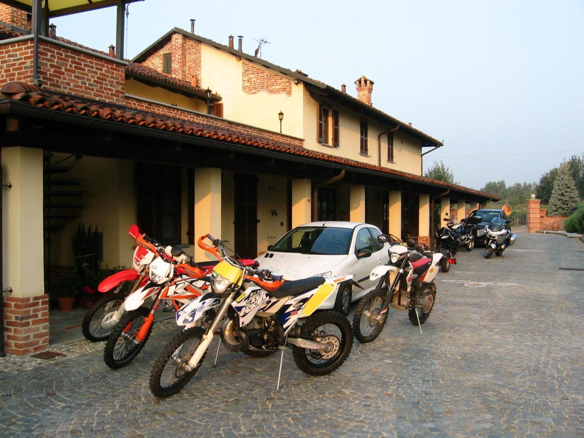 Tigliole B&B Cascina Bellavista מראה חיצוני תמונה